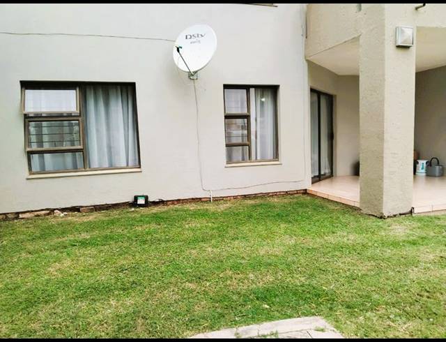 2 BEDROOM TOWNHOUSE FOR SALE IN PENINA PARK EXT 2